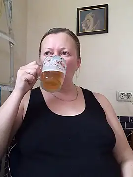 Snapshot of blondyaguar chatting on 11.21.25 blondyaguar online show from 11.21.25