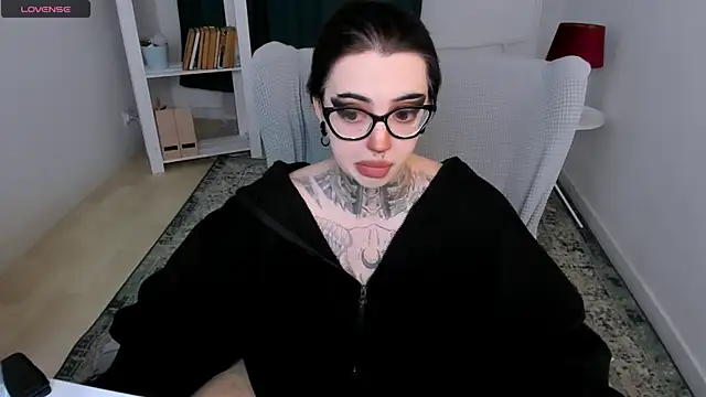 Snapshot of Dixi_Pixi_ chatting on 06.25.26 Dixi Pixi online show from 06.25.26