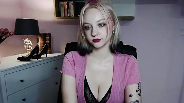 Snapshot of MadelineLust chatting on 12.05.24 MadelineLust online show from 12.05.24