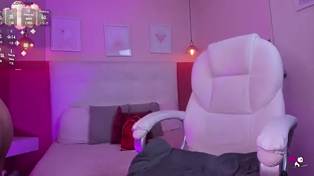 Chloe fischer  online show from 01.11.25