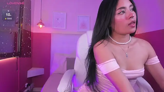 Chloe fischer  online show from 01.22.25