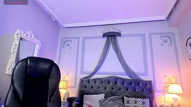 Chloe fischer  online show from 01.23.25