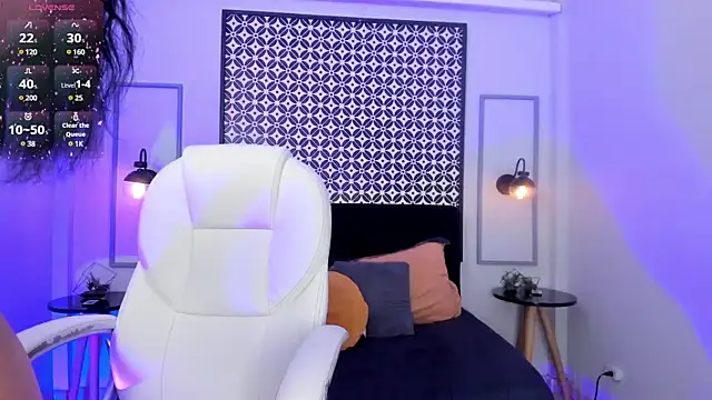 Chloe fischer  online show from 02.09.25