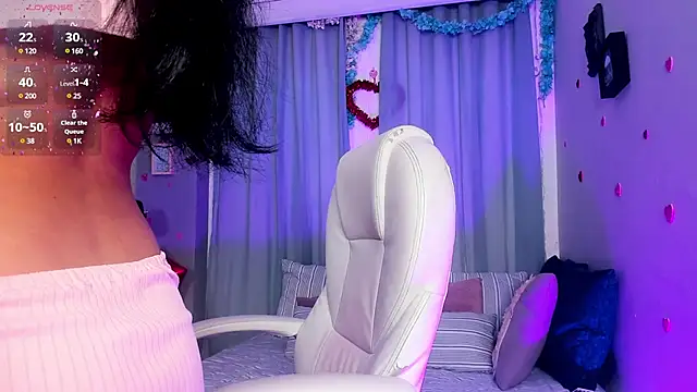 Chloe fischer  online show from 02.25.25