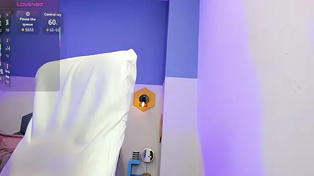 Chloe fischer  online show from 09.30.25