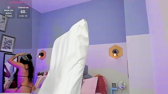 Chloe fischer  online show from 11.20.25