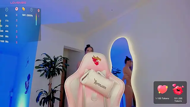 Snapshot of Pretty_Mariangel chatting on 12.23.25 Pretty Mariangel online show from 12.23.25