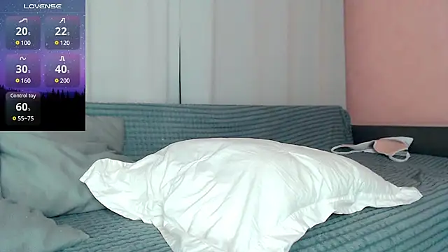 Snapshot of AlexaCruze chatting on 12.06.24 AlexaCruze online show from 12.06.24