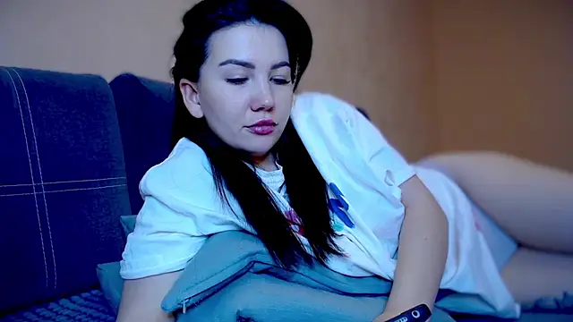 Snapshot of AlexaCruze chatting on 01.22.25 AlexaCruze online show from 01.22.25