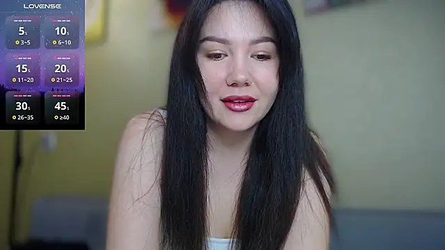 Snapshot of AlexaCruze chatting on 02.14.25 AlexaCruze online show from 02.14.25