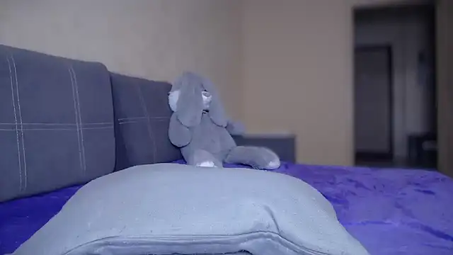 Snapshot of AlexaCruze chatting on 02.15.25 AlexaCruze online show from 02.15.25