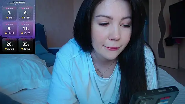 Snapshot of AlexaCruze chatting on 03.09.25 AlexaCruze online show from 03.09.25