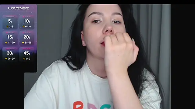 Snapshot of AlexaCruze chatting on 10.09.25 AlexaCruze online show from 10.09.25