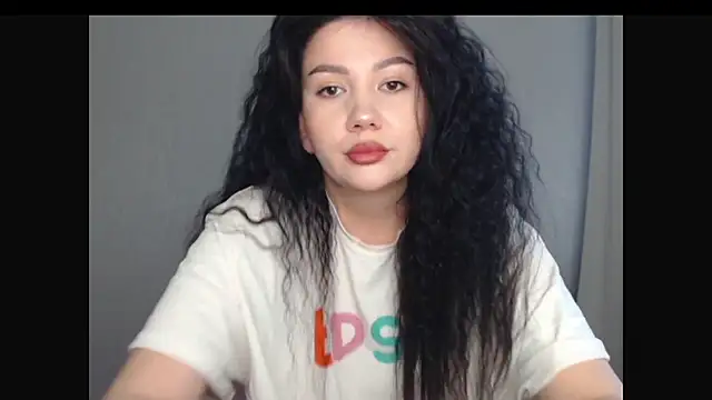 Snapshot of AlexaCruze chatting on 10.13.25 AlexaCruze online show from 10.13.25