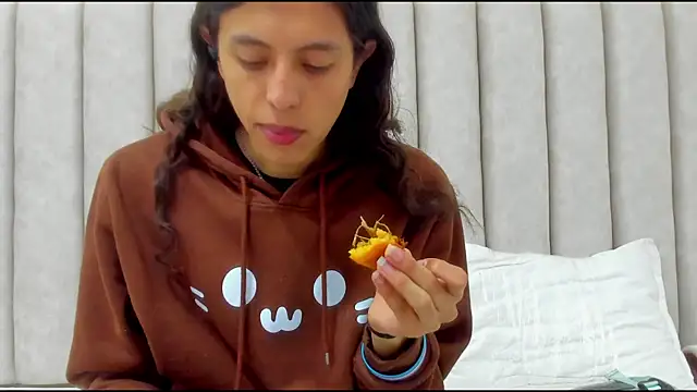 FreyaMoller online show from 12.02.25