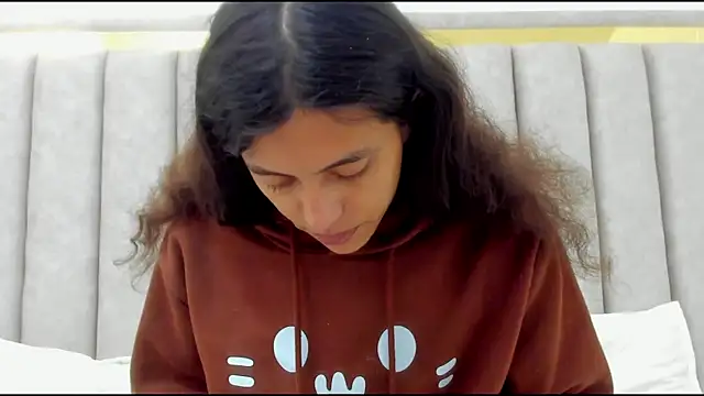 FreyaMoller online show from 12.15.25