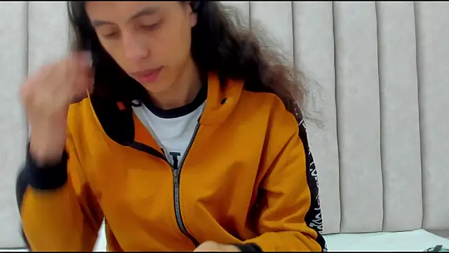 FreyaMoller online show from 12.22.25