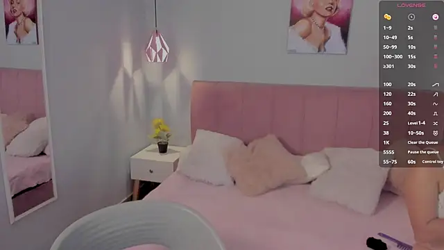 sophie alice  online show from 03.08.25