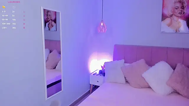 sophie alice  online show from 10.24.25