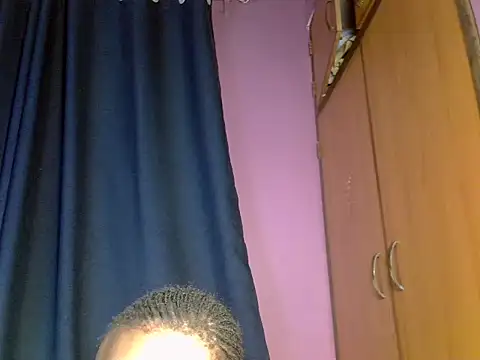 Queen petite  online show from 04.03.26