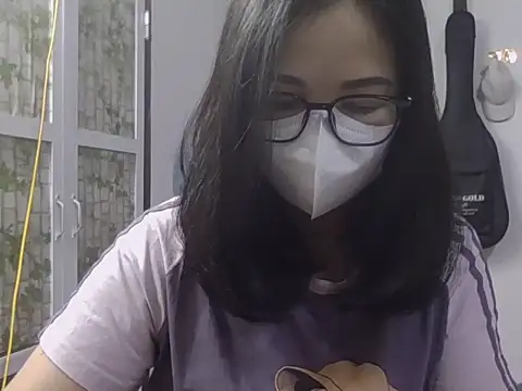 Snapshot of MaiHuong77 chatting on 11.03.25 MaiHuong77 online show from 11.03.25