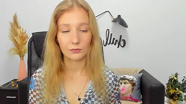 Snapshot of LolaWilsons chatting on 01.07.25 LolaWilsons online show from 01.07.25