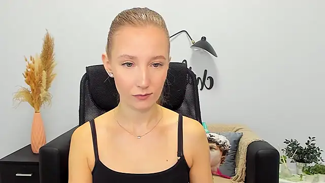 Snapshot of LolaWilsons chatting on 01.21.25 LolaWilsons online show from 01.21.25