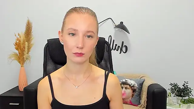 Snapshot of LolaWilsons chatting on 01.21.25 LolaWilsons online show from 01.21.25