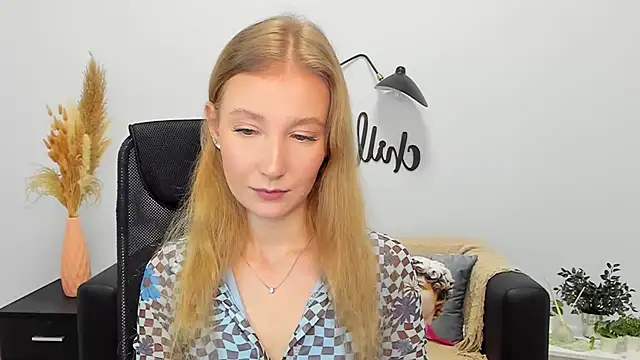 Snapshot of LolaWilsons chatting on 01.22.25 LolaWilsons online show from 01.22.25