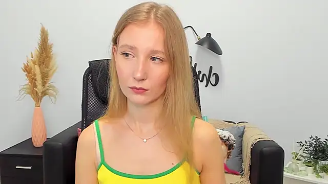 Snapshot of LolaWilsons chatting on 01.25.25 LolaWilsons online show from 01.25.25