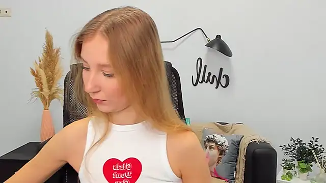 Snapshot of LolaWilsons chatting on 02.11.25 LolaWilsons online show from 02.11.25