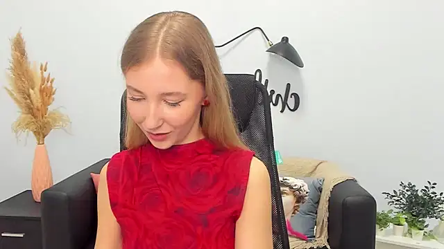 Snapshot of LolaWilsons chatting on 02.24.25 LolaWilsons online show from 02.24.25