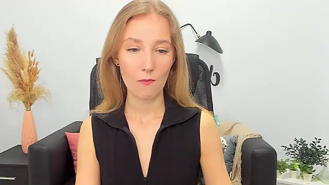 Snapshot of LolaWilsons chatting on 02.26.25 LolaWilsons online show from 02.26.25