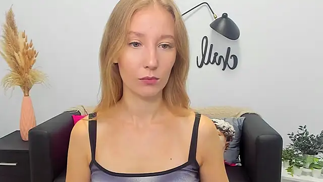 Snapshot of LolaWilsons chatting on 09.17.25 LolaWilsons online show from 09.17.25