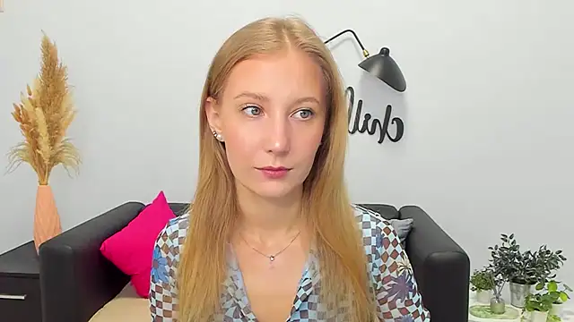 LolaWilsons online show from 12.05.25