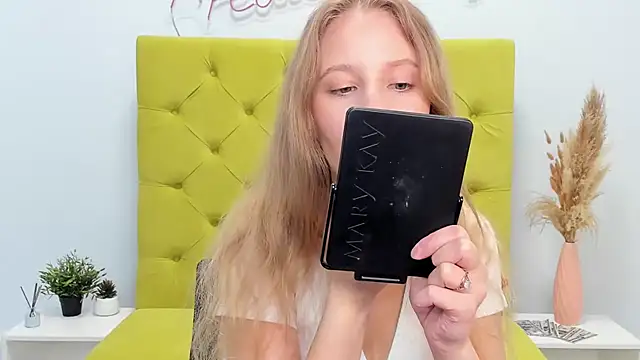 LolaWilsons online show from 05.15.26