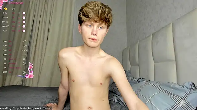 Snapshot of christian_di0r chatting on 11.11.25 christian di0r online show from 11.11.25