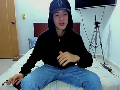 Chandler ken online show from 11.18.25