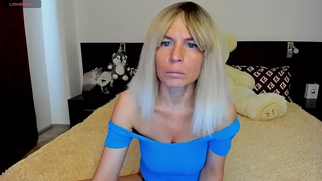 Snapshot of Hanna_Becrett17 chatting on 06.14.26 Hanna Becrett17 online show from 06.14.26