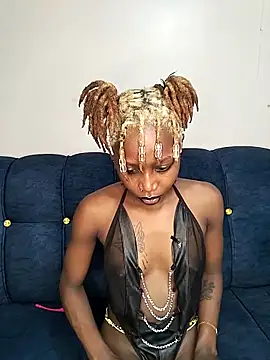 Snapshot of Sexyvyee_ chatting on 03.18.25 Sexyvyee  online show from 03.18.25