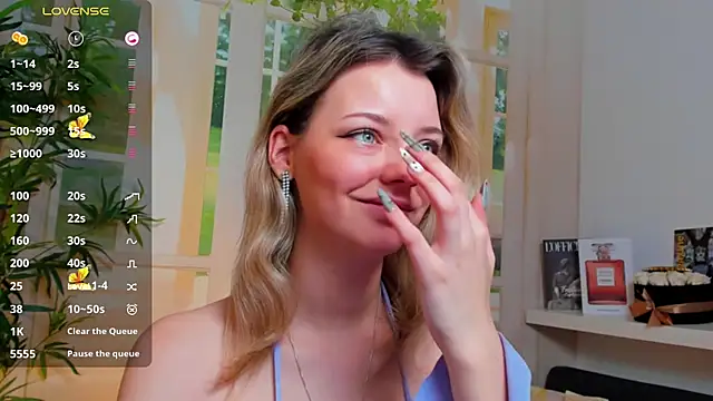 pretty little thing online show from 01.31.25