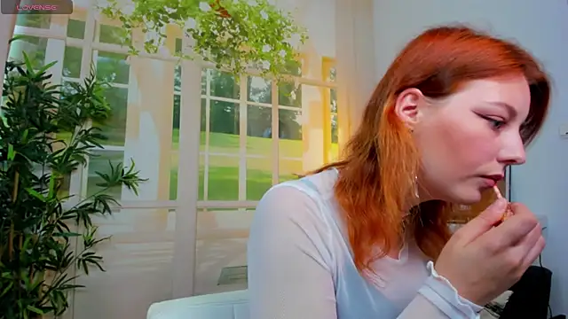 pretty little thing online show from 10.05.25