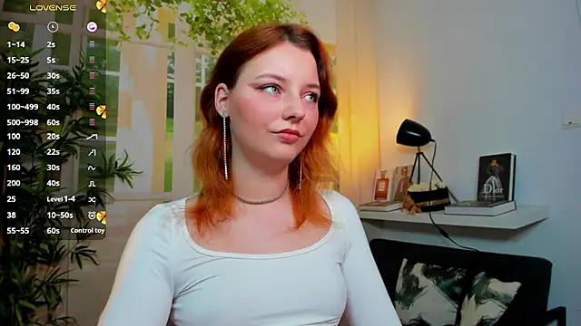 pretty little thing online show from 10.23.25