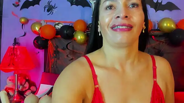 MaduraLuciana online show from 10.18.25