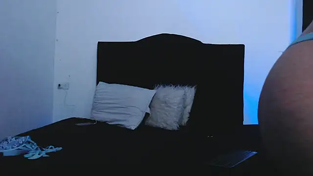 Snapshot of Jennifer_Louisee chatting on 02.13.25 Jennifer Louisee online show from 02.13.25