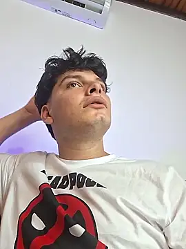 Snapshot of _Ottis_ chatting on 10.27.25 Ottis online show from 10.27.25