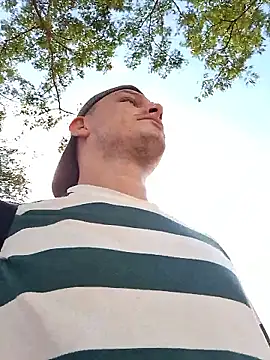 Snapshot of _Ottis_ chatting on 11.10.25 Ottis online show from 11.10.25