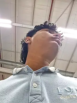 Snapshot of _Ottis_ chatting on 11.12.25 Ottis online show from 11.12.25