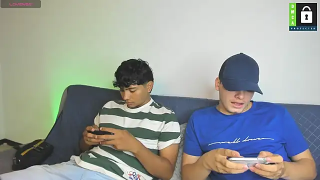 Snapshot of _Ottis_ chatting on 11.18.25 Ottis online show from 11.18.25