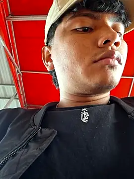 Snapshot of _Ottis_ chatting on 11.19.25 Ottis online show from 11.19.25